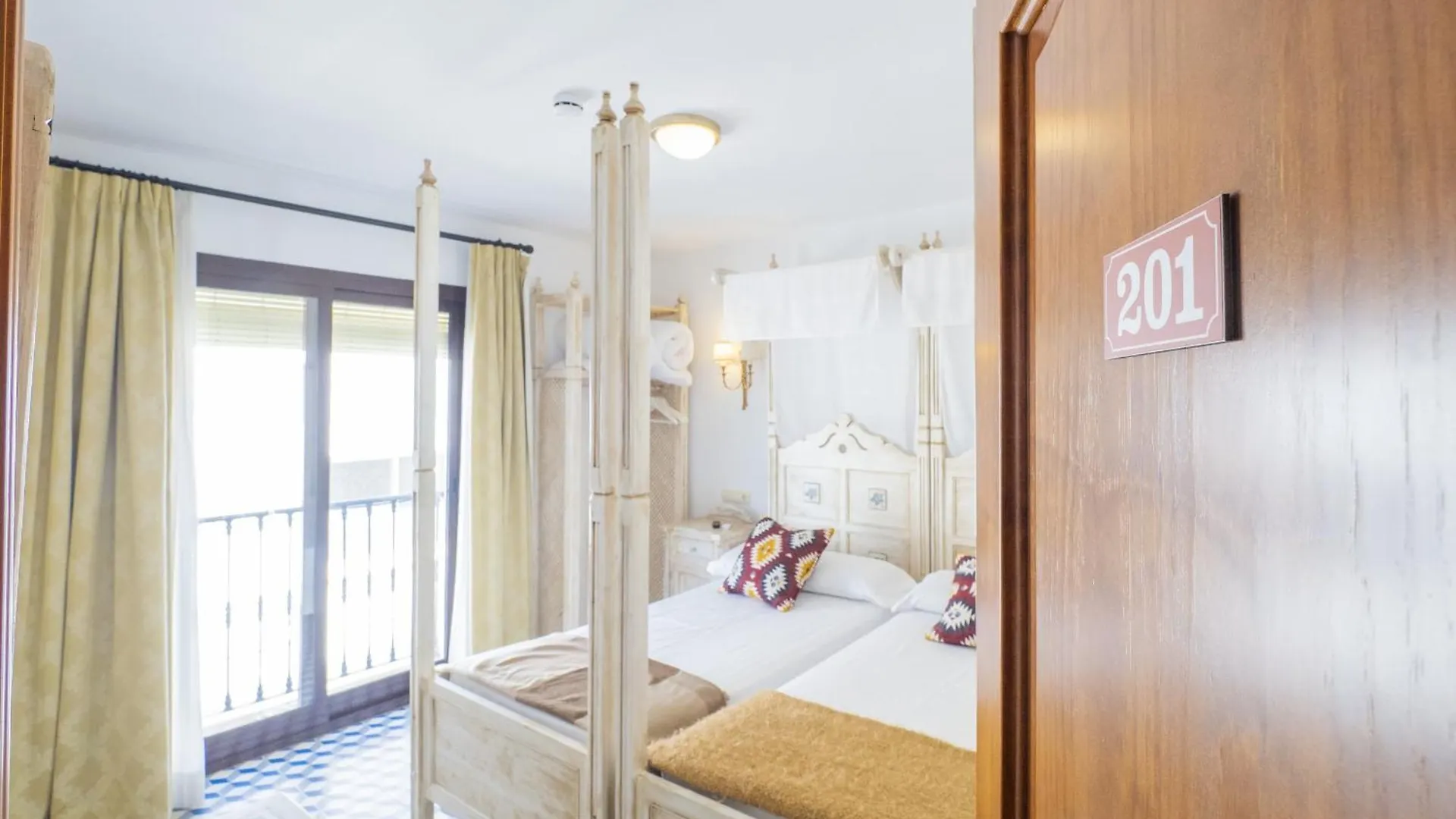 Guest house Cubo'S Hostal La Plaza Room 201 With Breakfast Tolox